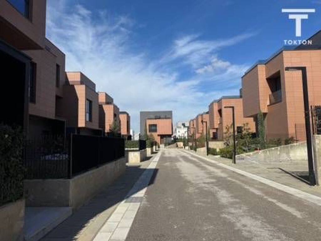 IN VENDITA, VILLA INDIVIDUALE, TEG, TIRANA