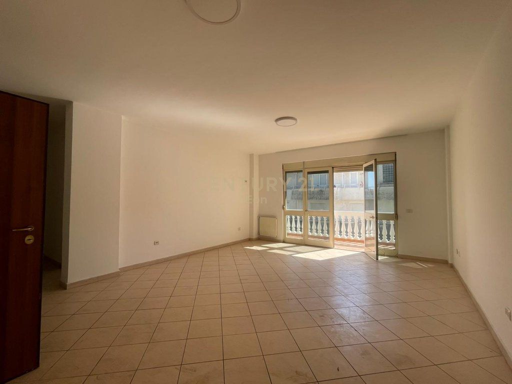 Apartament Për Shitje në Durrës, Stacioni i Trenit !