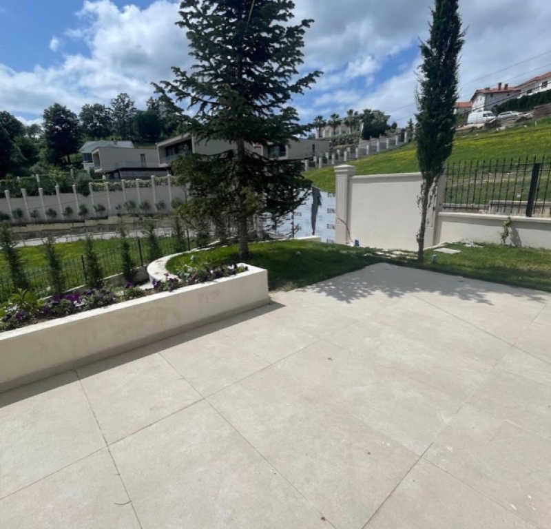 🏡 Luxury Villa for Sale with 2 Pools – Mjull Bathore