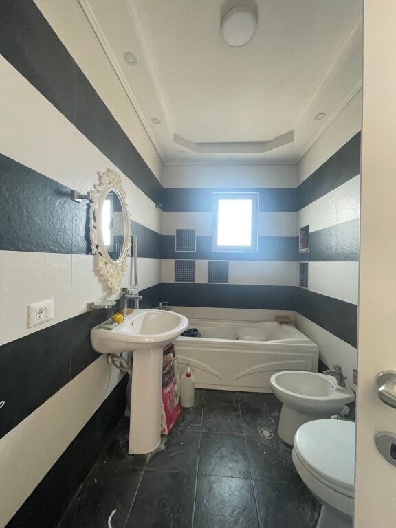 APARTAMENT 2+1 NE SHITJE TEK KOMUNA E PARISIT / PRANE KRISTAL CENTER