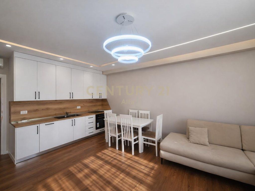 EXCLUSIVE – Shitet apartament 2+1+2 me post parkimi në Rruga e Kosovareve, pranë Liqeni Artificial i Tiranës. 🏙️