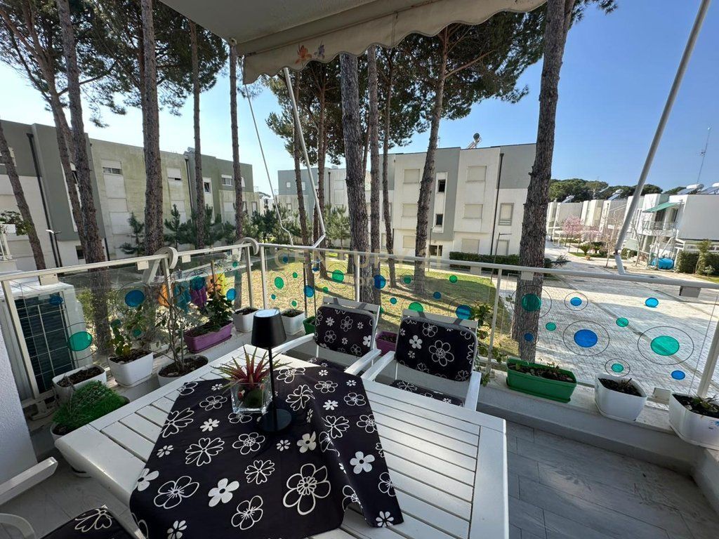 SHITET SUPER APARTAMENT 2+1+2 TEK GJIRI I LALEZIT NE KOMPLEKSIN "PERLA" !