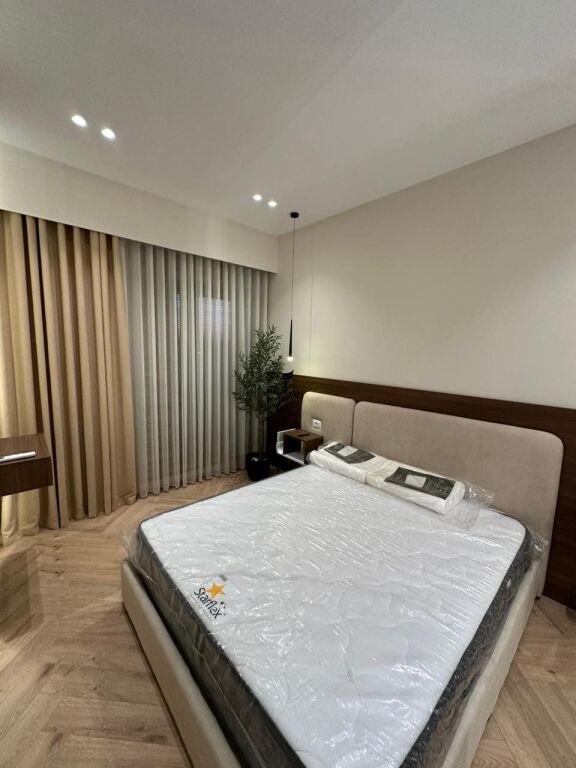 APARTAMENT ME QERA 2+1+2 RRUGA E KAVAJES 1.800 EURO FH-64179