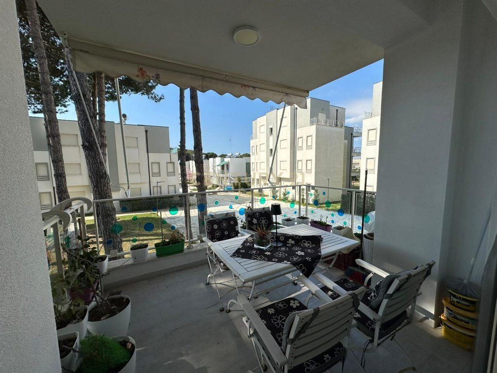 SHITET SUPER APARTAMENT 2+1+2 TEK GJIRI I LALEZIT NE KOMPLEKSIN "PERLA" !