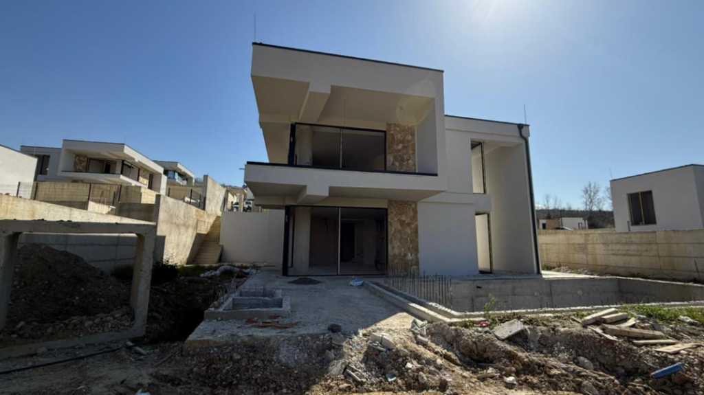 🏡 Modern Villa for Sale – Farkë, Golden Oak
