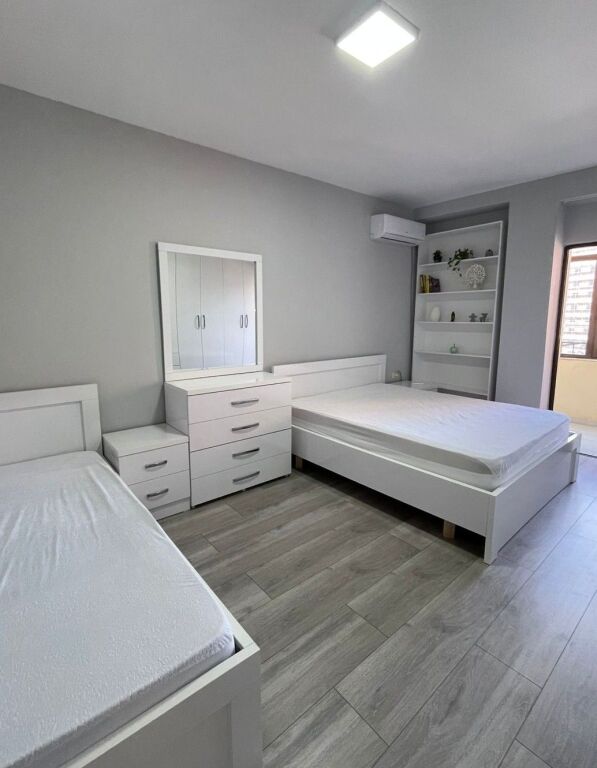 Shitet Apartament 2+1 – 21 Dhjetori, pranë Hotel Mondial