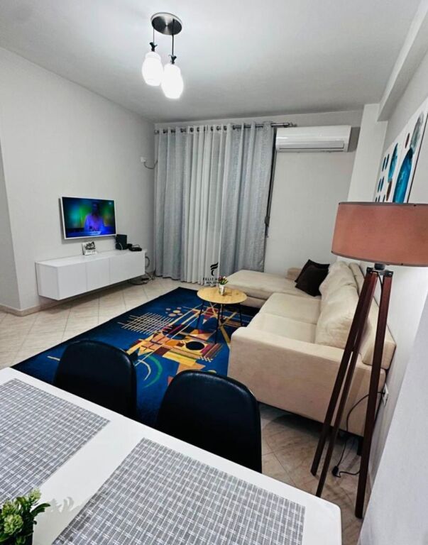 APARTAMENT ME QERA 1+1 ISH PARKU 58.000 LEKE FH-64262