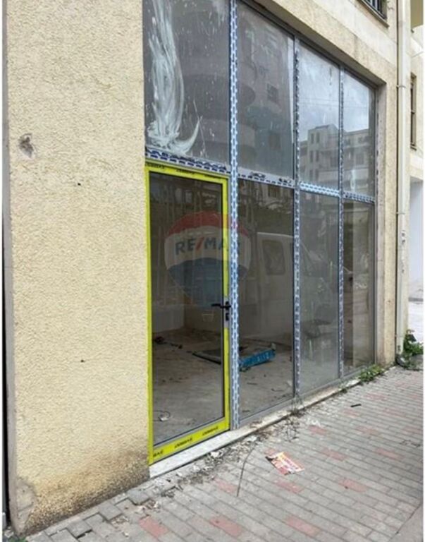 Dyqan - Për Shitje - Pallatet Arabe, Tiranë