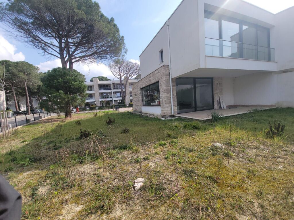 Shitet vile dyshe e bashkangjitur ne kompleksin San Pietro (Gjiri i Lalezit)