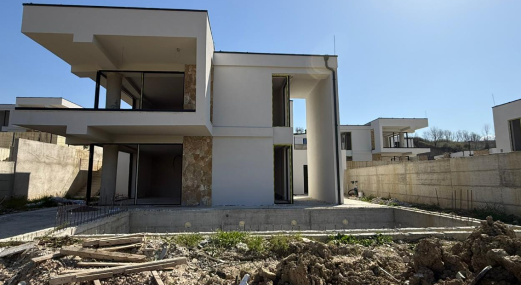 🏡 Modern Villa for Sale – Farkë, Golden Oak
