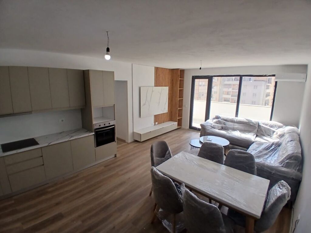 2+1, well furnished, near famed bar, 600 thousand lek