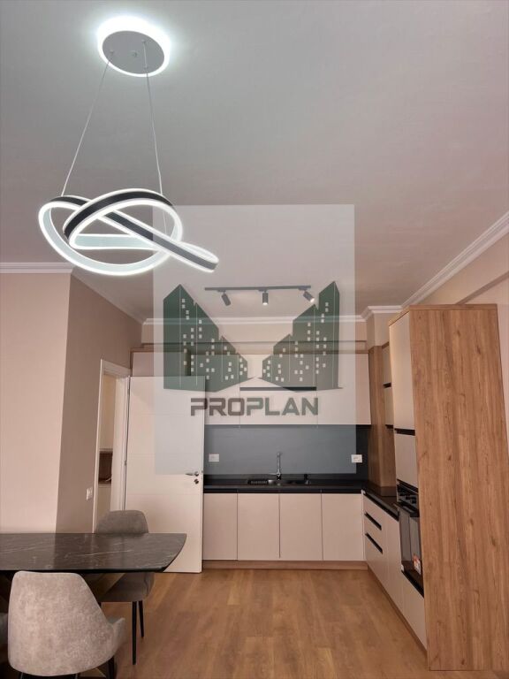 JEPET ME QIRA | Apartament 1+1 + Post Parkimi – Rezidenca Urban Gate, Astir