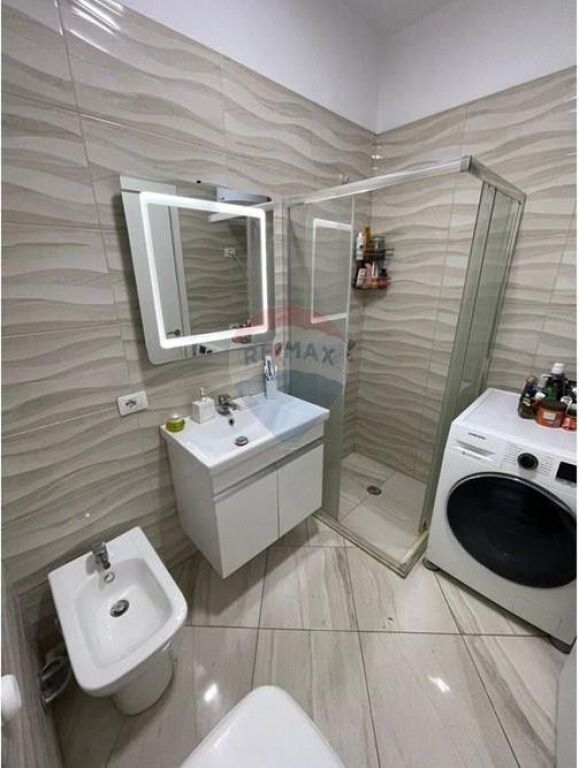 Apartament - Për Shitje - Farmacia 10, Tiranë