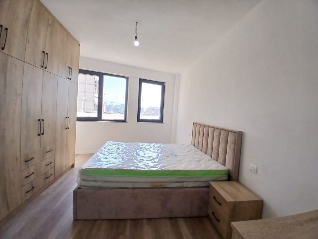 2+1, well furnished, near famed bar, 600 thousand lek