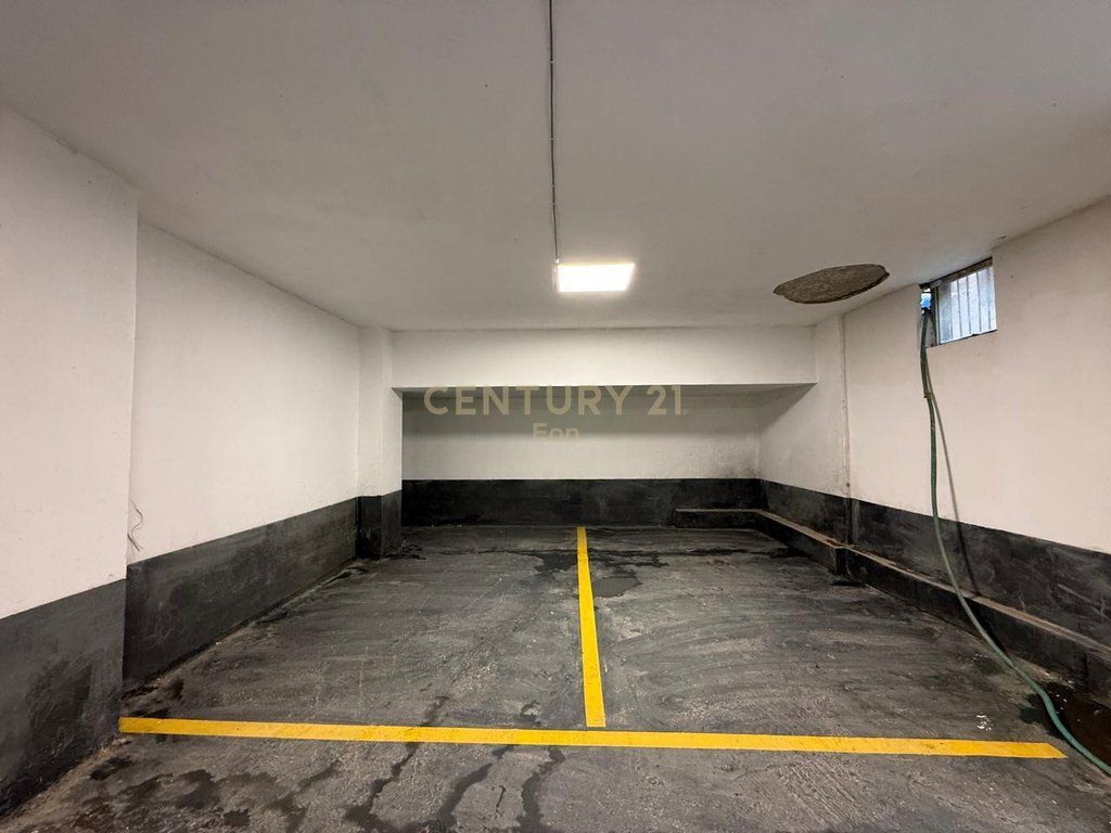 Shiten 8 Poste Parkimi, Rruga Aleksander Goga Durres !