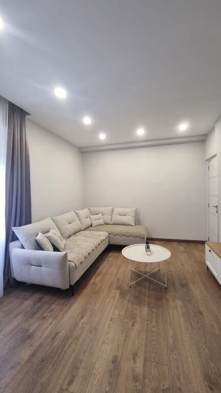 In affitto 2+1+1 ZOGU I ZI 650€