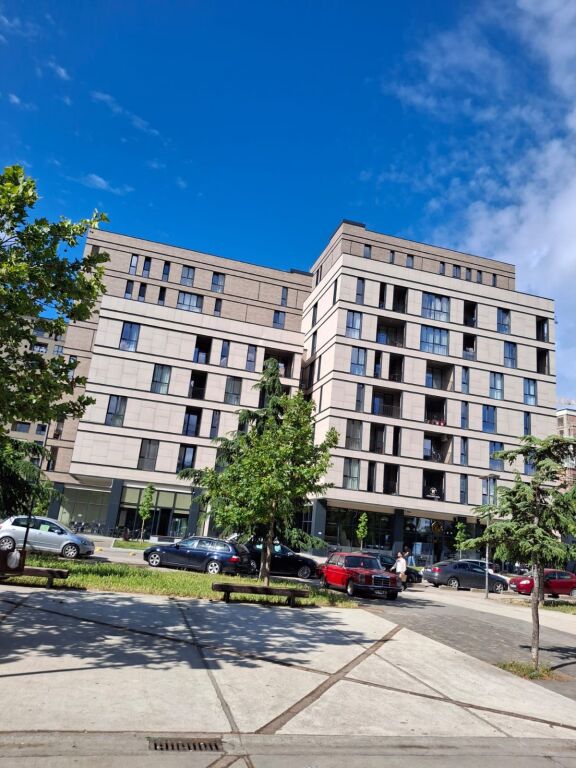 Qera,  Fusha Aviacionit