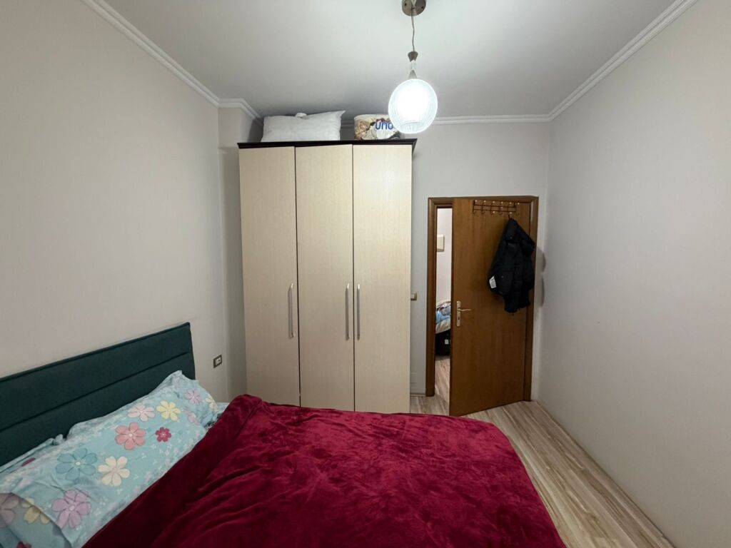 1+1,fillimi i rruges peti ,liqeni i thate,130.000 euro,me hipoteke