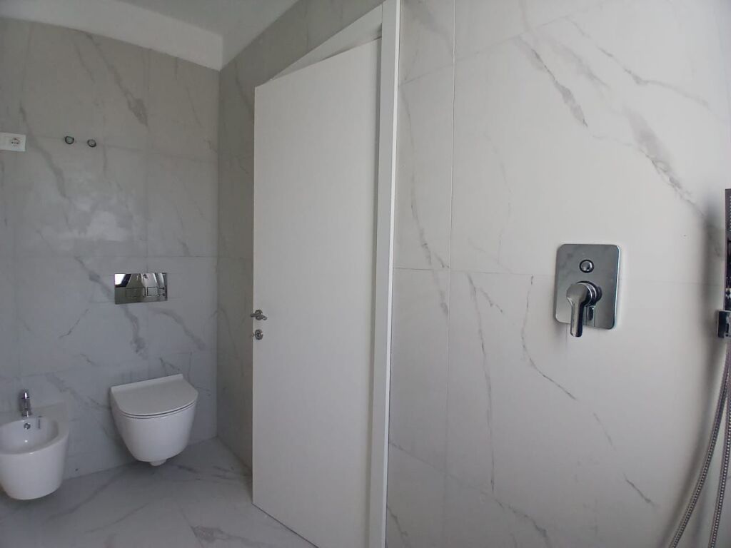 2+1, well furnished, near famed bar, 600 thousand lek