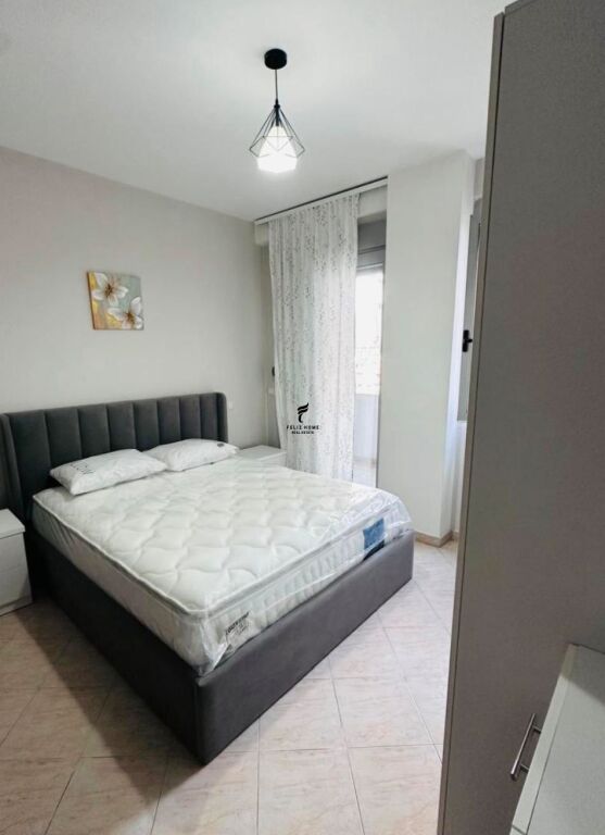 APARTAMENT ME QERA 1+1 ISH PARKU 58.000 LEKE FH-64262
