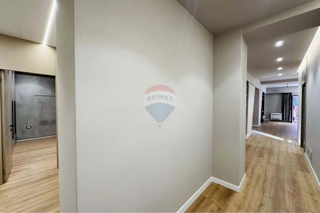 Apartament - Për Shitje - Rruga e Kavajës, Tiranë