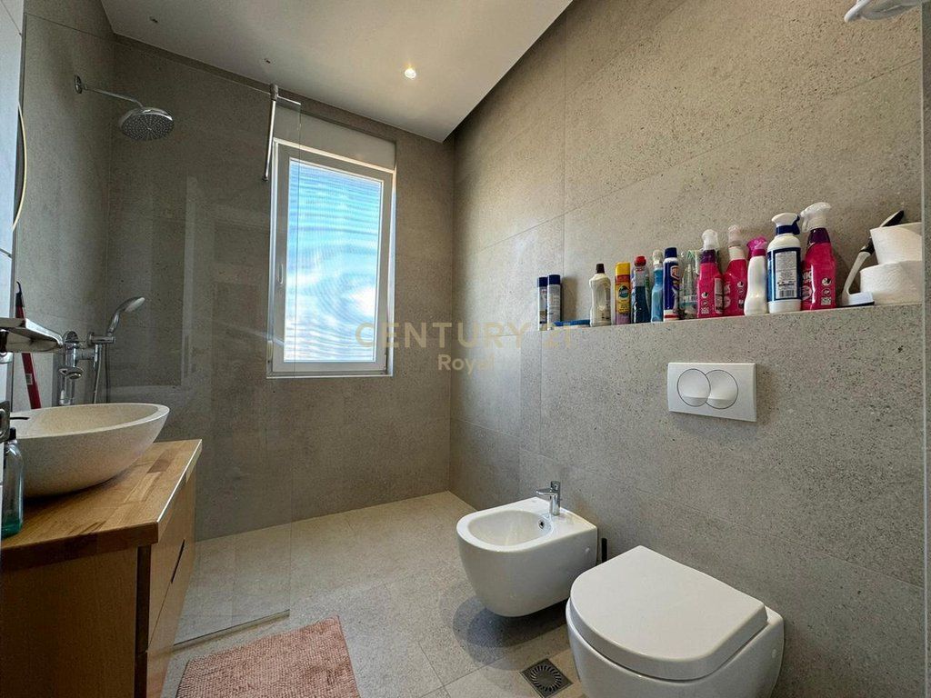 Apartment 2+1+2 for rent near the 21 Dhjetori area and Kavaja Street.