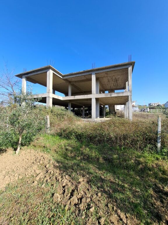 Shitet Tok Ne Shkallnur Durres