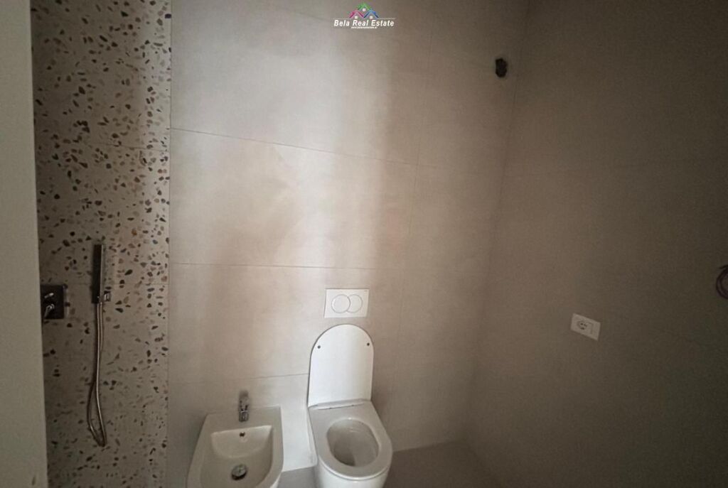 Office for Rent at the Paris Commune (ID BZ2862) Tirana.