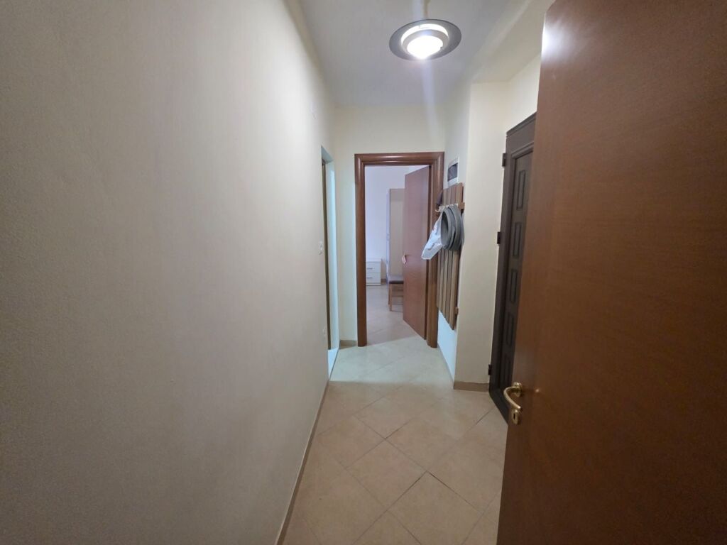 1+1,i mobiluar te minibashkia 2,rruge e elbasanit,450 mije leke