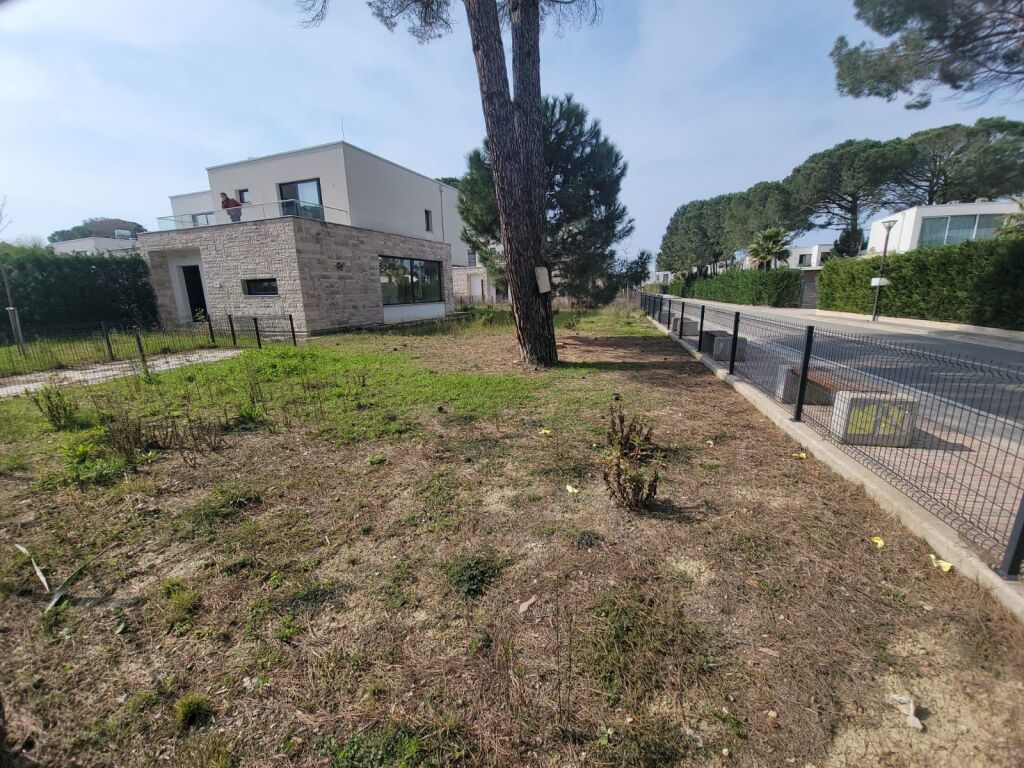 Shitet vile dyshe e bashkangjitur ne kompleksin San Pietro (Gjiri i Lalezit)