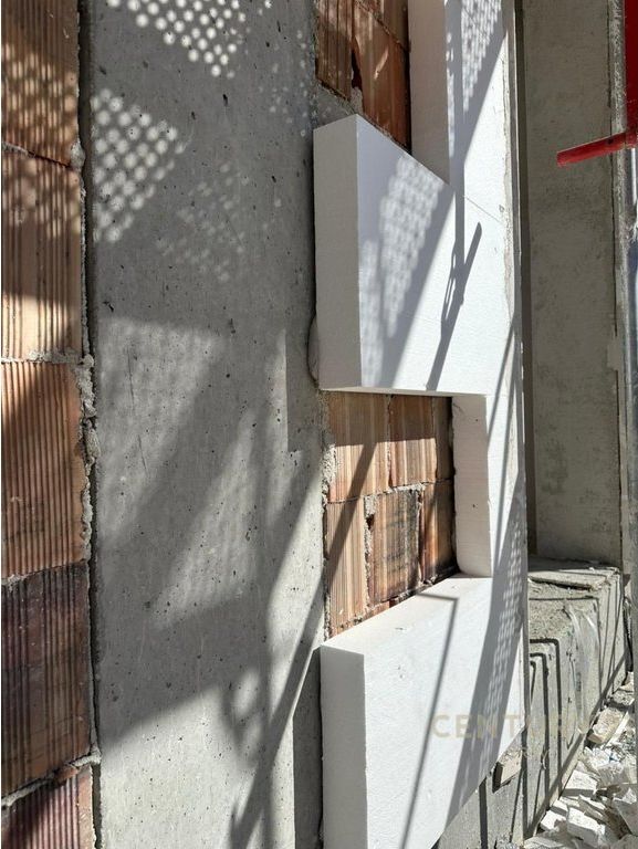 1+1 PER SHITJE NE REZIDENCEN DION NE QERRET POZICIONUAR 200 METRA NGA DETI!!