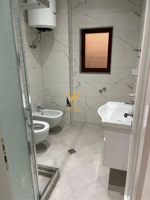 JEPET APARTAMENT 3+1+2+3BLK ME QIRA TE ALI DEMI 50.000 LEKE