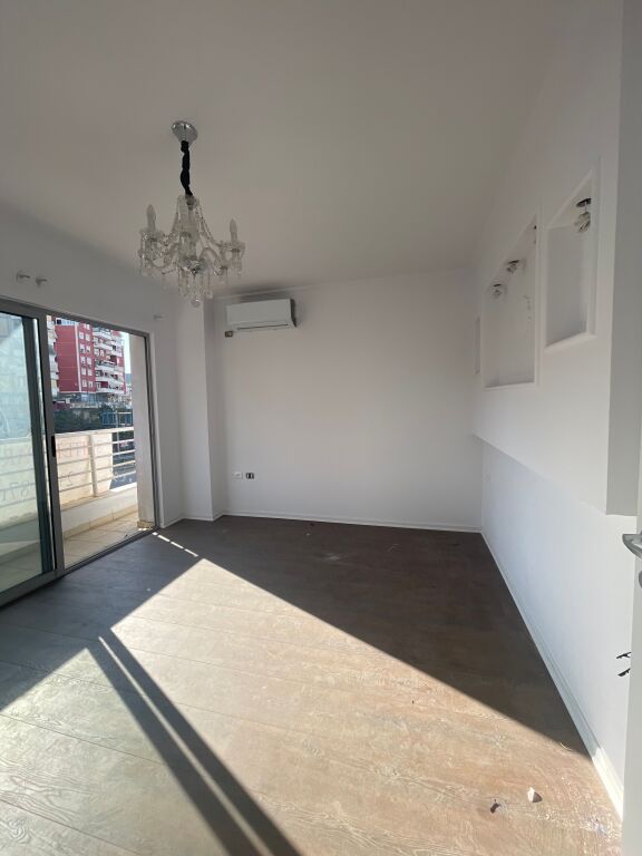 APARTAMENT 2+1 NE SHITJE TEK KOMUNA E PARISIT / PRANE KRISTAL CENTER