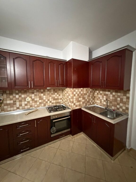 Shitet 2+1+2 me hipotek Fresk