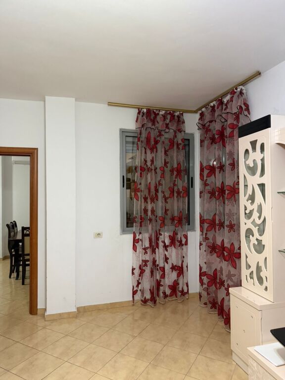 Shitet 2+1+2 me hipotek Fresk