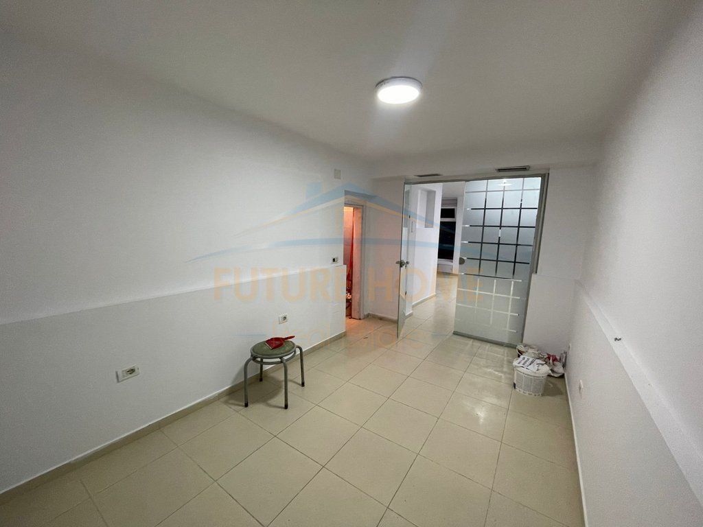 Affitto, Locale Commerciale, Via Fortuzi, Tirana