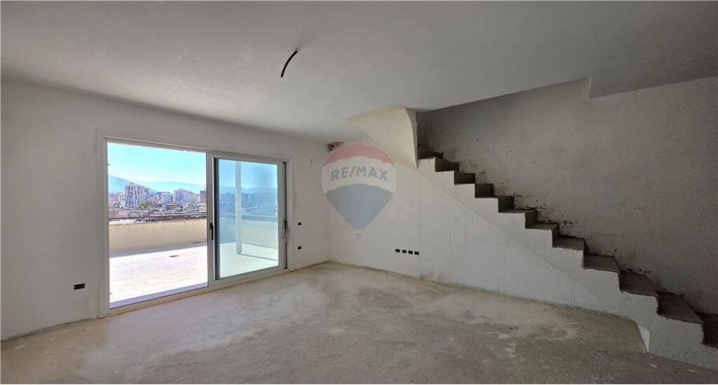 Dupleks ne Shitje,prane kishes Orthodokese,Vlore