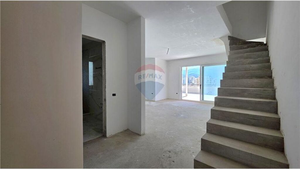 Dupleks ne Shitje,prane kishes Orthodokese,Vlore