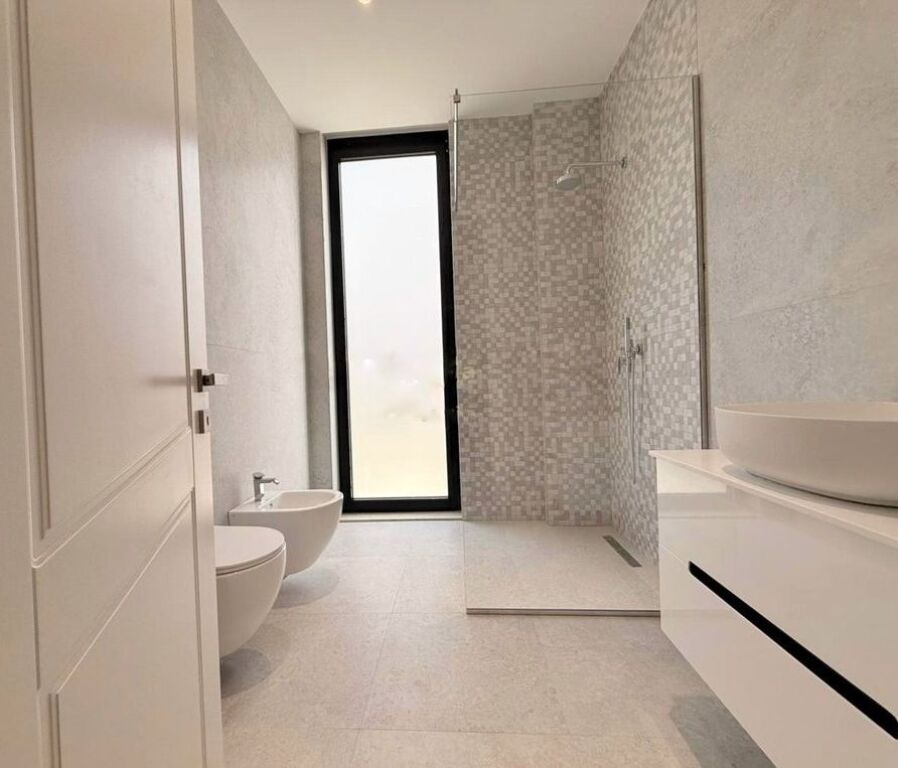 Villa di lusso con piscina a Mjull Bathore in vendita, vicino al Centro Commerciale TEG 980.000 €