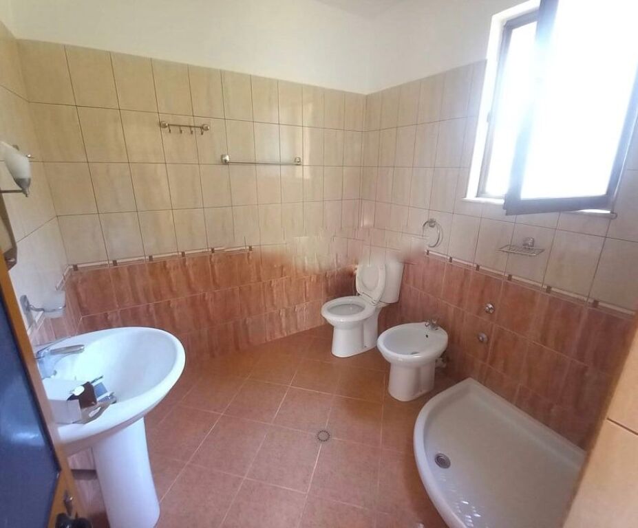 JEPET ME QIRA KATI I DYTE I NJE VILE ALI DEMI