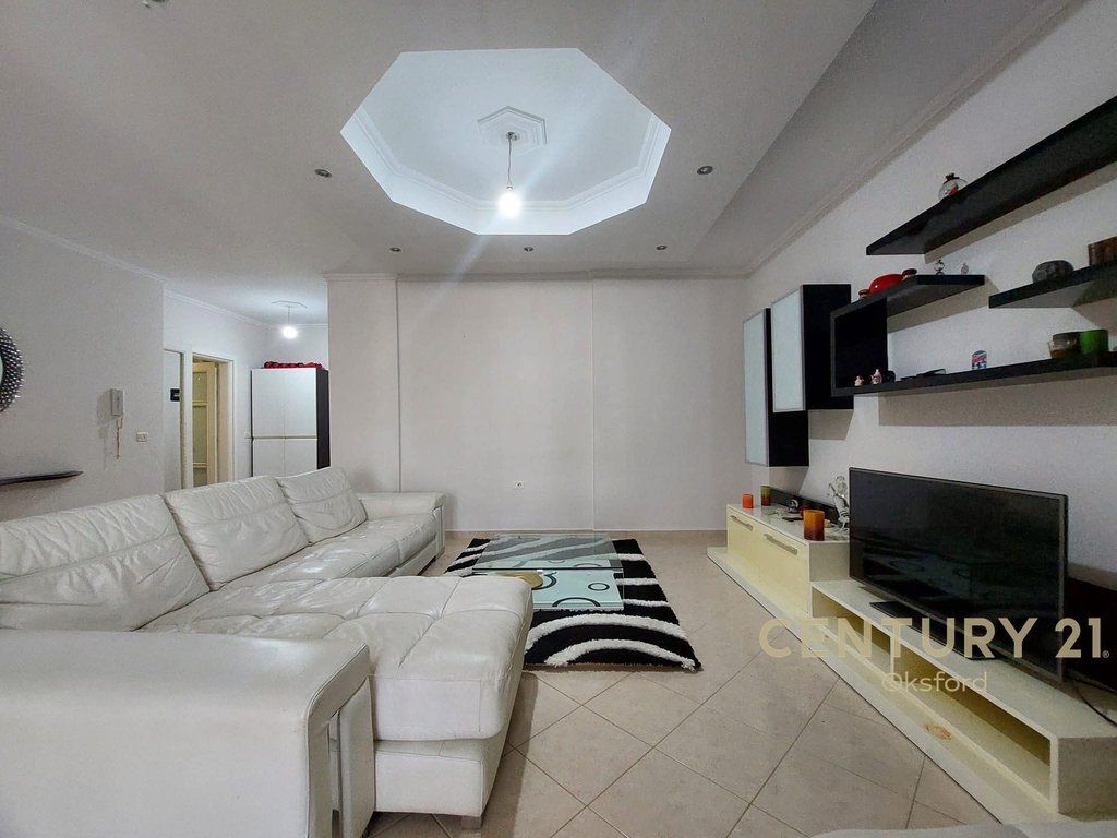 Shitet Apartament 2+1 + Garazh i Mbyllur për 2 Makina . Astir