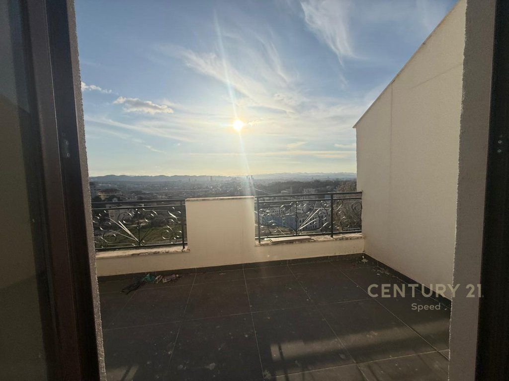 Apartament 2+1+2 për shitje në Fresk!