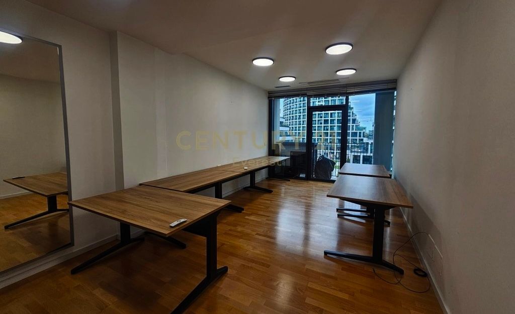 Zyra me qira tek Lake View + 3 🅿️