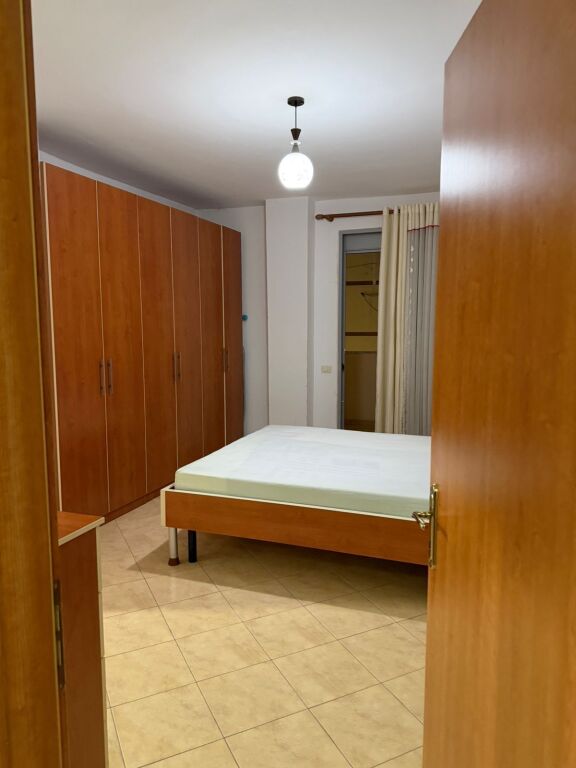 Shitet 2+1+2 me hipotek Fresk