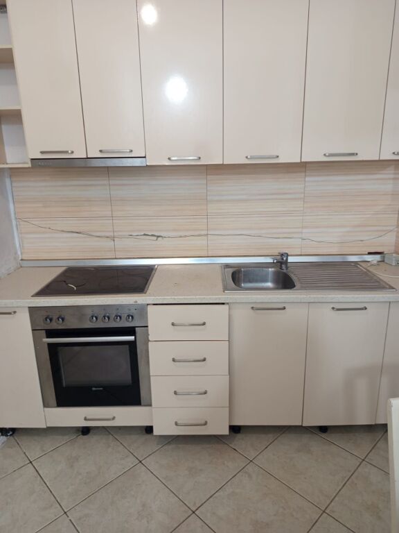 APARTMENT 1+1. 30000 LEKE. 5 MAJI STREET. NEAR ODA BAR