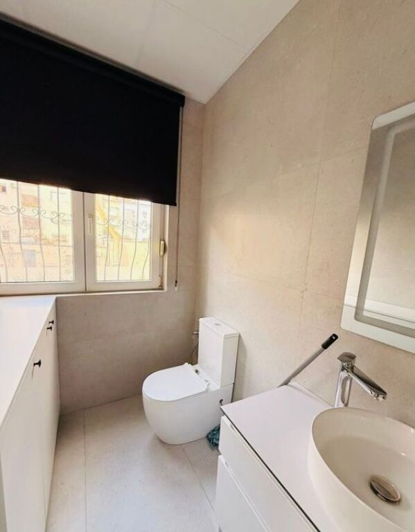 AFFITTASI LOCALE PER UFFICI IN CENTRO DI FRONTE AL GROSSISTA !