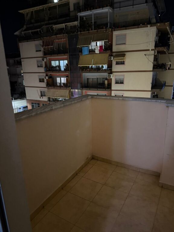 Shitet 2+1+2 me hipotek Fresk