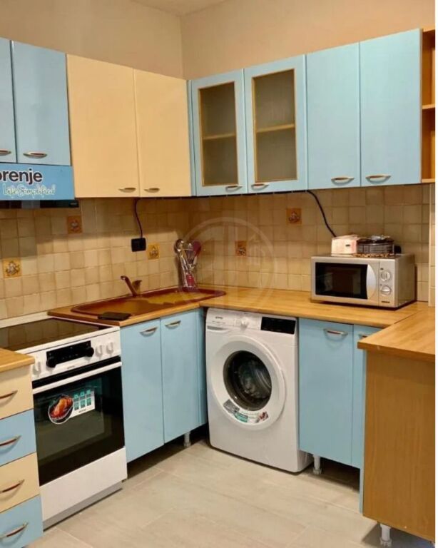 APARTAMENT 1+1 PËR SHITJE – VIJA E PARË NGA DETI  SHKEMBI I KAVAJES🌊