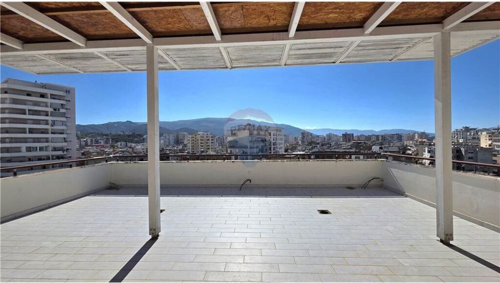 Dupleks ne Shitje,prane kishes Orthodokese,Vlore