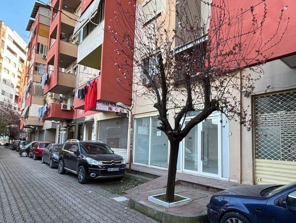 🏢 Ambient Komercial me Qira në Astir 📍 Pranë rrugës Rruga Teodor Keko 500 € /Muaj